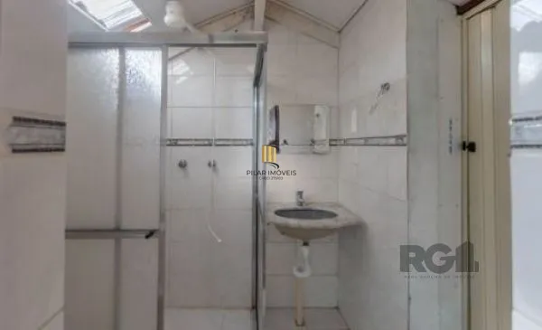 Casa em Porto Alegre, no bairro Aberta dos Morros, com 4 dormitório(s), e 4 banheiros, à venda.