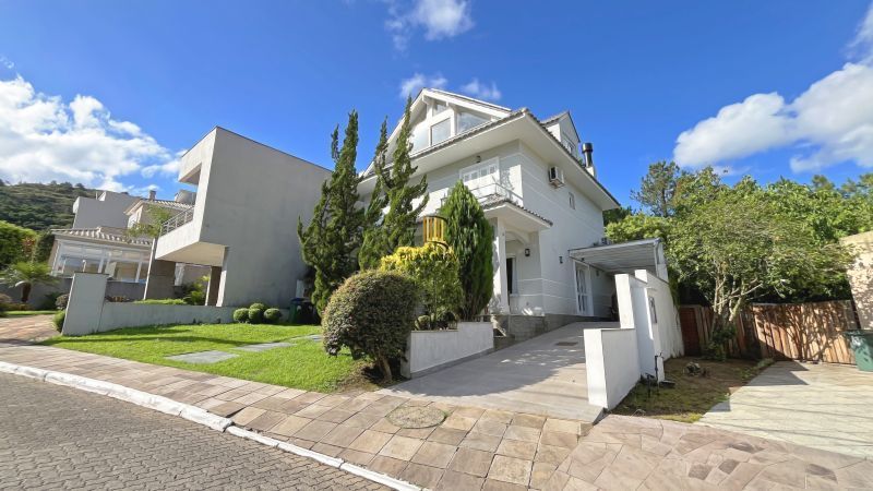 Casa de Condomínio 3 dormitórios no bairro Hípica