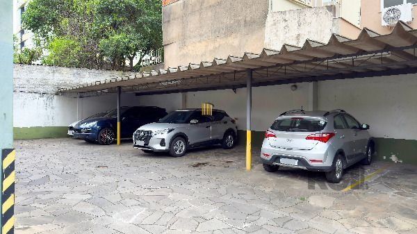Apartamento em Porto Alegre, no bairro Rio Branco, com 3 dormitório(s), e 3 banheiros, à venda.
