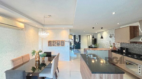 Casa em Porto Alegre, no bairro Hípica, com 3 dormitório(s), e 3 banheiros, à venda.