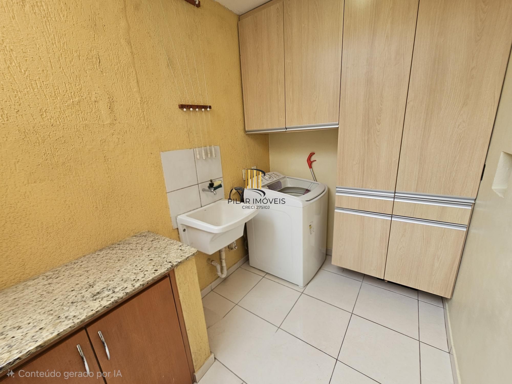 Casa 3 dormitórios em condomínio no bairro Camaquã, a 50 mts da Otto Niemayer.