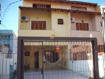 Residência com 4 dormitórios sendo 1 suites no Bairro Guarujá. - Pilar Imóveis