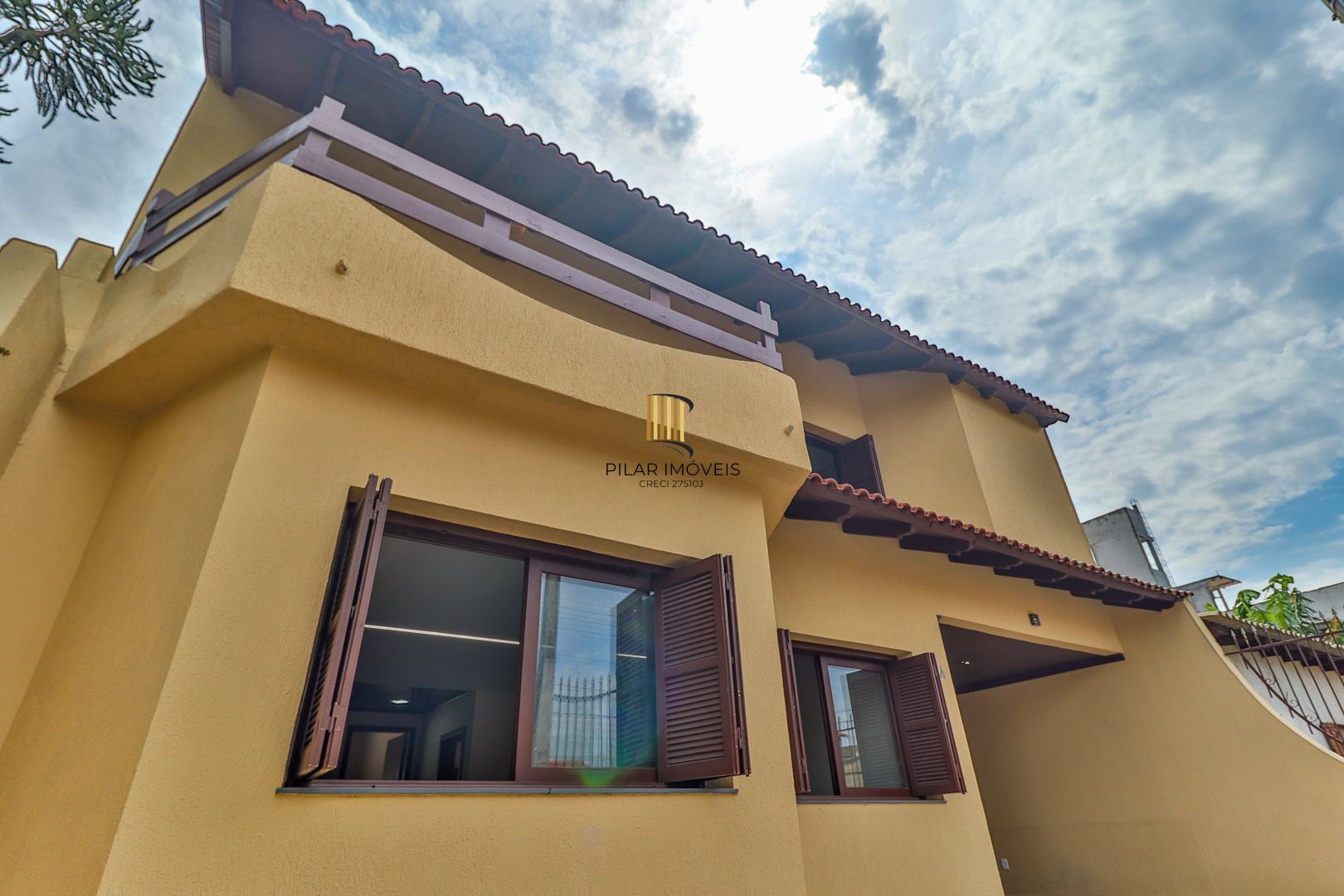 Excelente residência com 4 dormitórios