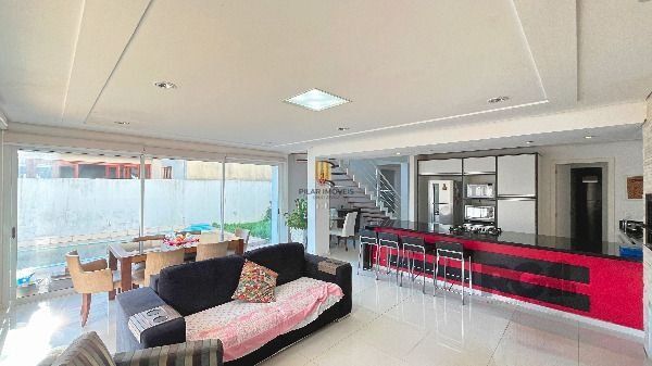 Casa em Porto Alegre, no bairro Hípica, com 3 dormitório(s), e 3 banheiros, à venda.