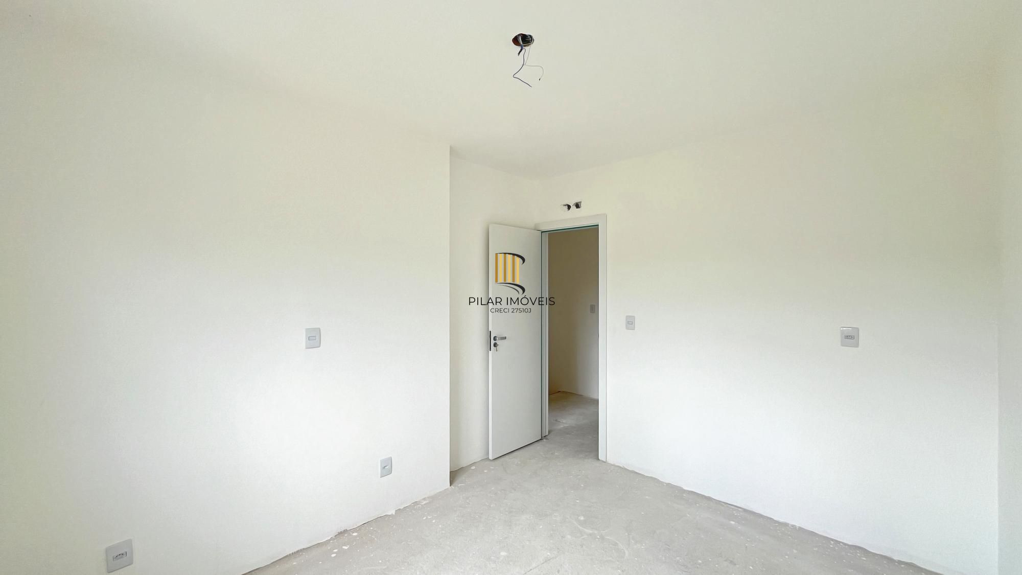 Casa Condominio em Porto Alegre, no bairro Campo Novo, com 3 dormitório(s), e 3 banheiros, à venda.