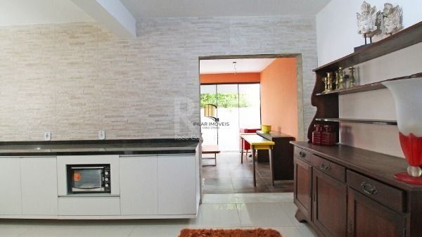 Casa em Porto Alegre, no bairro Hípica, com 3 dormitório(s), e 3 banheiros, à venda.
