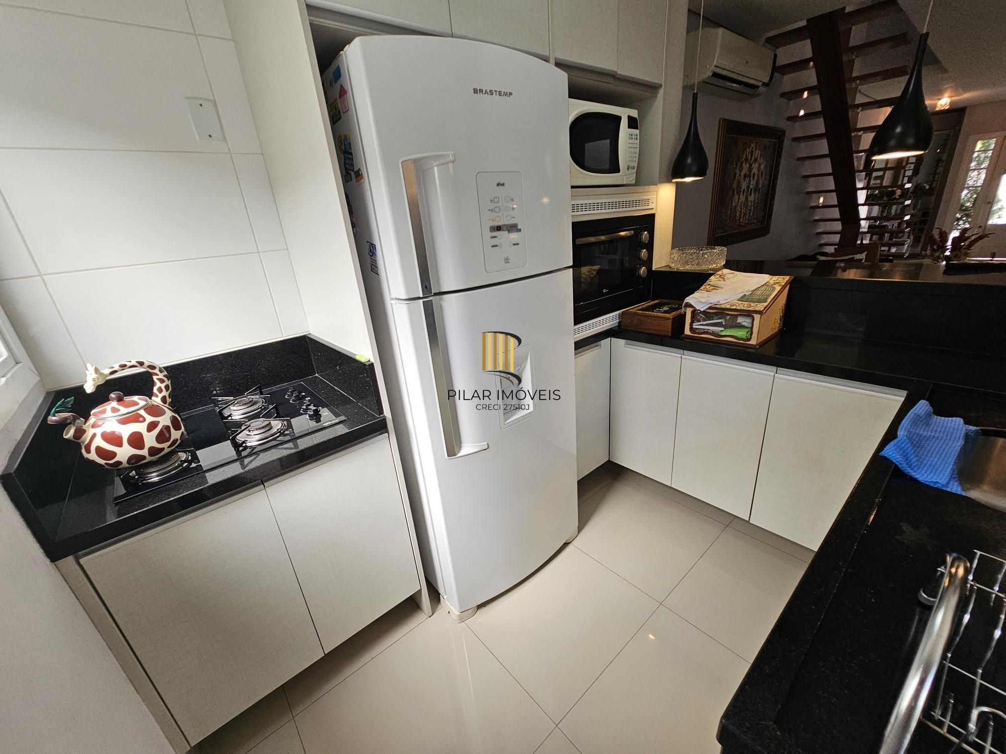 Casa 3 dormitórios no bairro Hípica