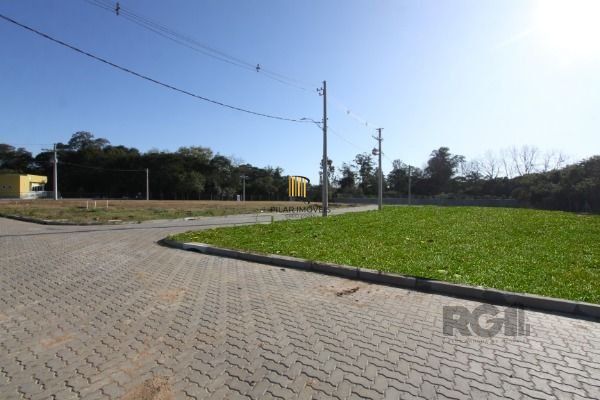 Casa Condominio em Porto Alegre, no bairro Campo Novo, com 3 dormitório(s), e 3 banheiros, à venda.