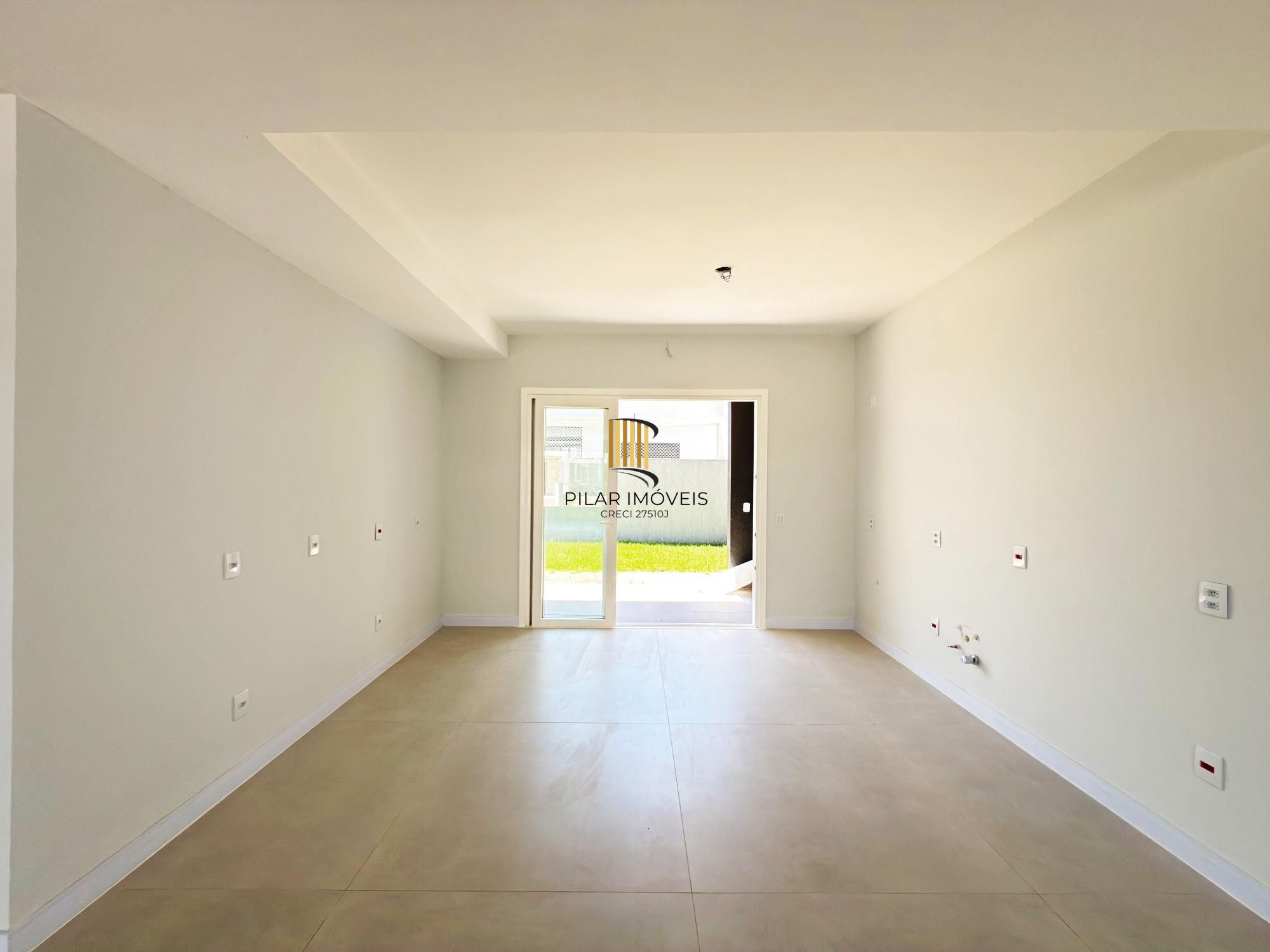 Casa 4 dormitórios( 1 dorm térreo) no Condomínio Villa Amalfi, na zona sul de Porto Alegre.