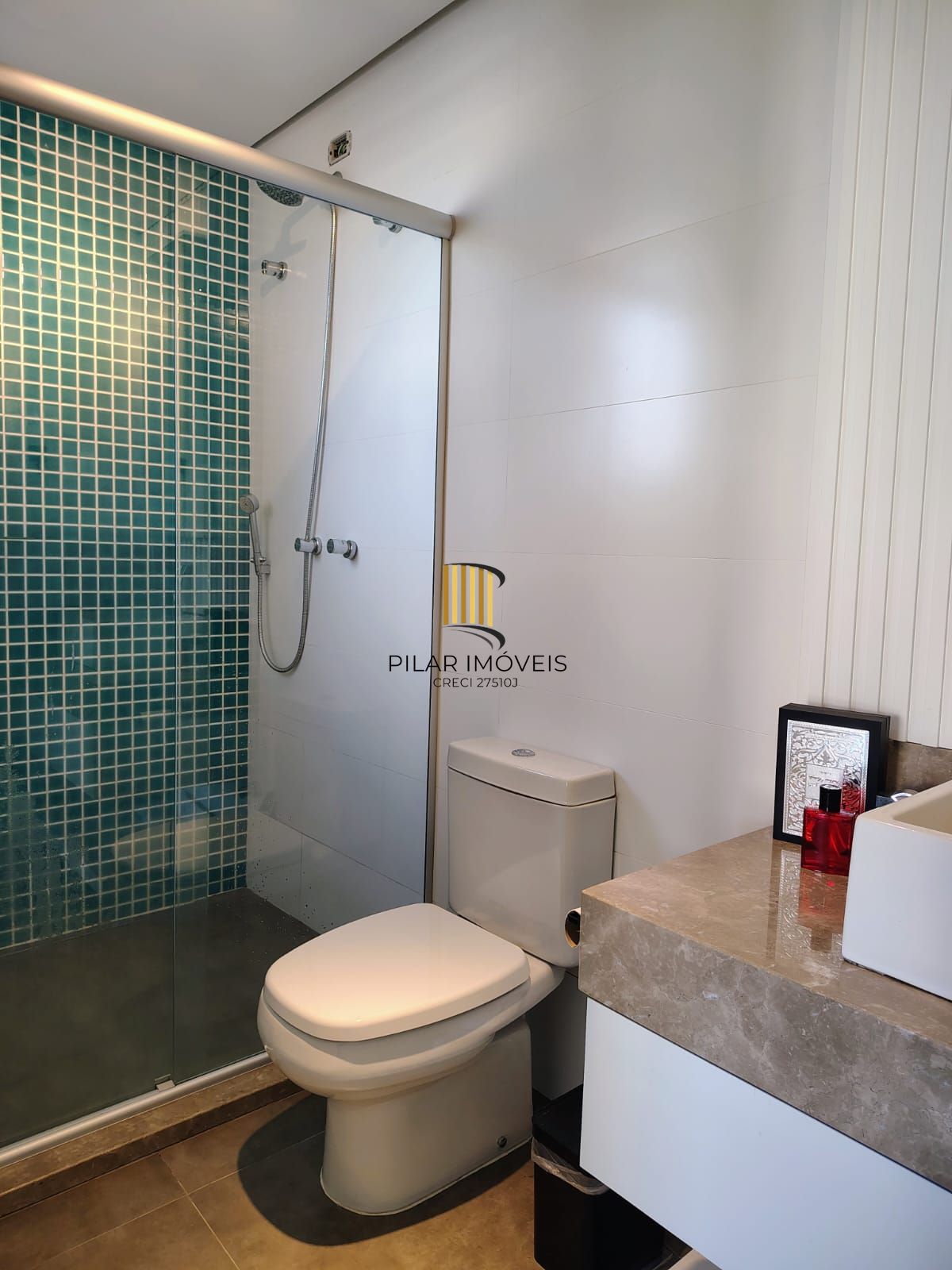 **Espetacular Casa de Condomínio com 3 suítes, Piscina com aquecimento**