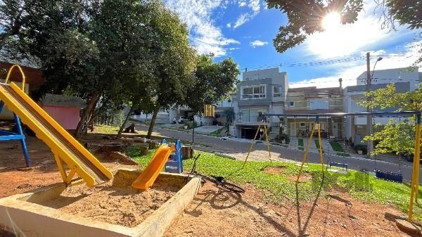 Casa Condominio em Porto Alegre, no bairro Vila Nova, com 3 dormitório(s), e 3 banheiros, à venda.