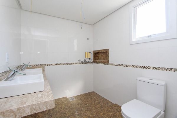 Casa 3 dormitórios no bairro Hípica