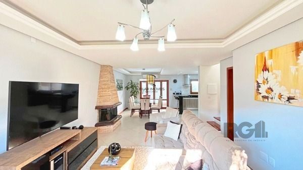 Casa em Porto Alegre, no bairro Hípica, com 3 dormitório(s), e 3 banheiros, à venda.