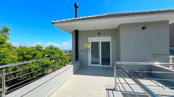 Casa em Porto Alegre, no bairro Jardim Isabel, com 3 dormitório(s), e 3 banheiros, à venda.