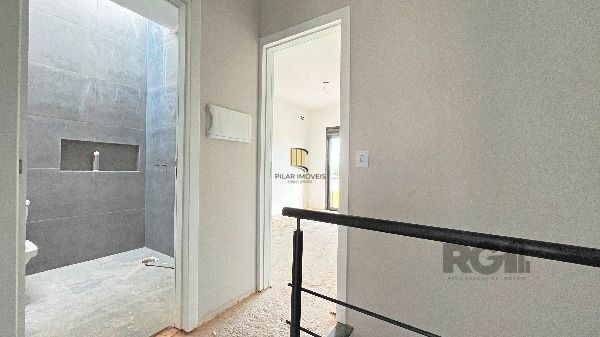 Casa em Porto Alegre, no bairro Hípica, com 3 dormitório(s), e 3 banheiros, à venda.