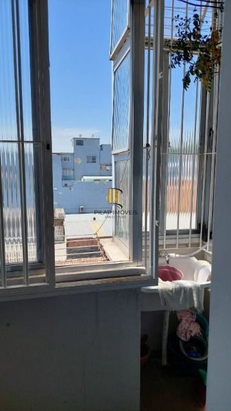 Apartamento em Porto Alegre, no bairro Azenha, com 2 dormitório(s), e 2 banheiros, à venda.