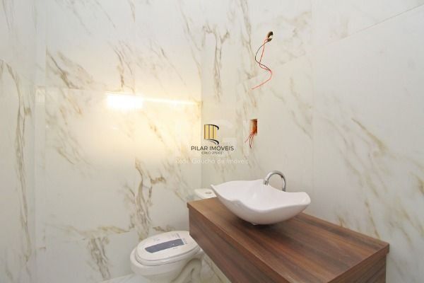 Casa para Venda - 217m², 3 dormitórios, sendo 1 suites, 2 vagas - Hípica