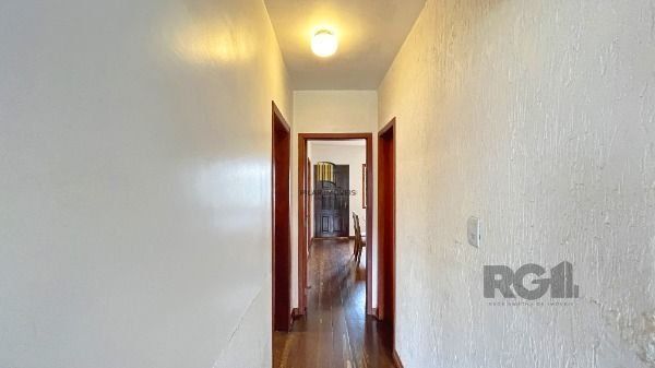 Casa em Porto Alegre, no bairro Aberta dos Morros, com 3 dormitório(s), à venda.