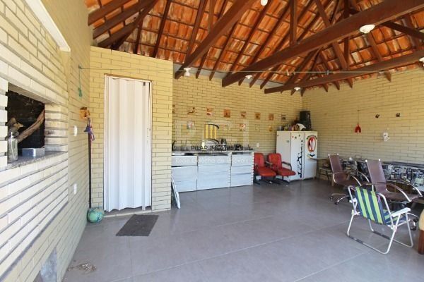 Casa para Venda - 220m², 4 dormitórios, sendo 2 suites, 5 vagas - Vila Nova