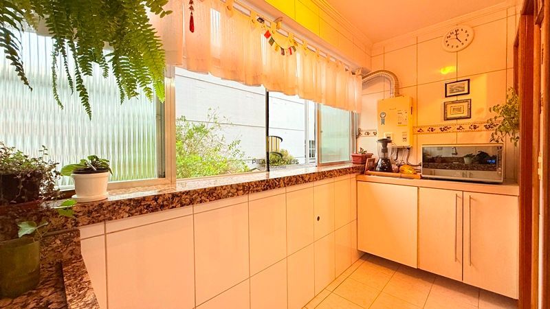 Impecável apartamento com 3 dormitórios , 3 banheiros , 2 vagas cobertas , com 120 m² privativos.