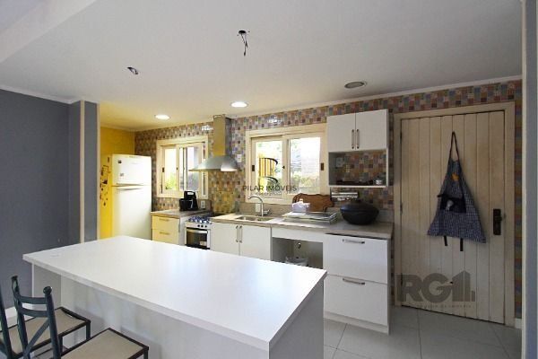 Casa Condominio em Porto Alegre, no bairro Cavalhada, com 4 dormitório(s), e 4 banheiros, à venda.