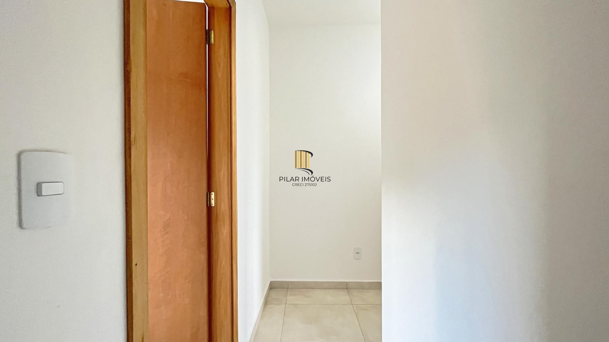 Casa Condominio em Porto Alegre, no bairro Vila Nova, com 2 dormitório(s), e 2 banheiros, à venda.
