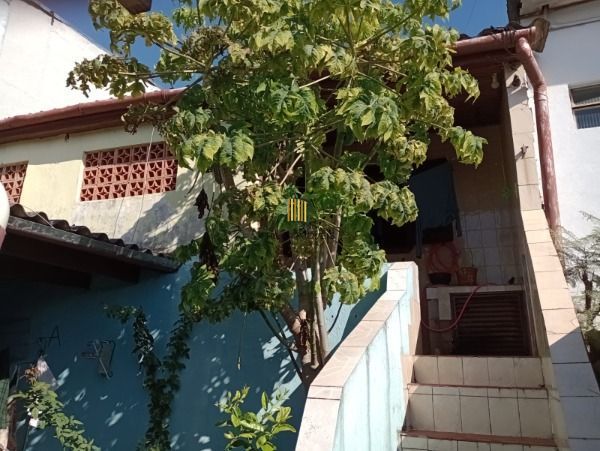 Casa em Porto Alegre, no bairro Passo das Pedras, com 2 dormitório(s), e 2 banheiros, à venda.