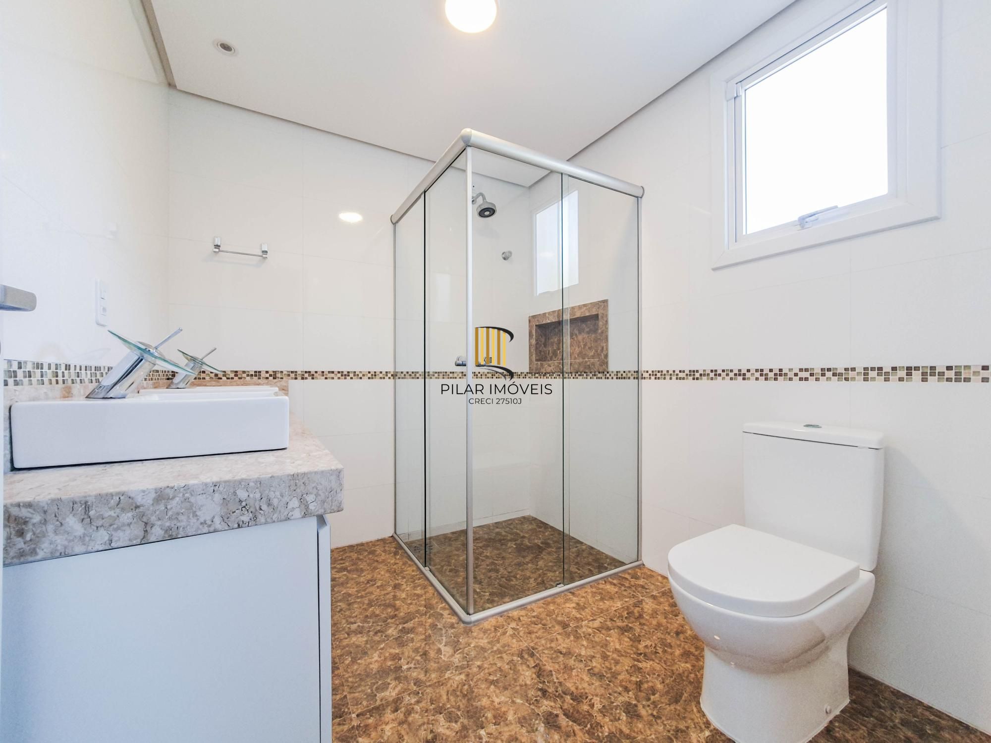 Casa 3 dormitórios no bairro Hípica