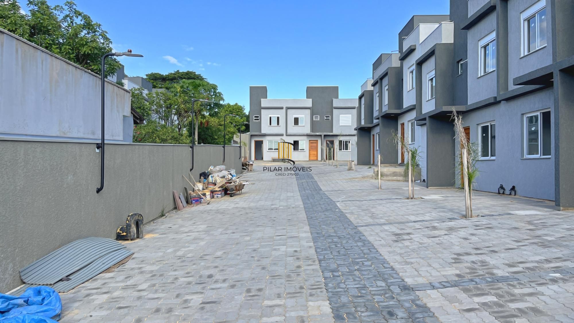 Casa Condominio em Porto Alegre, no bairro Vila Nova, com 2 dormitório(s), e 2 banheiros, à venda.