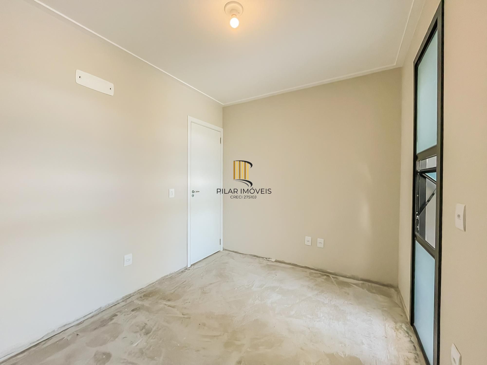 Casa 3 dormitórios no bairro Hípica