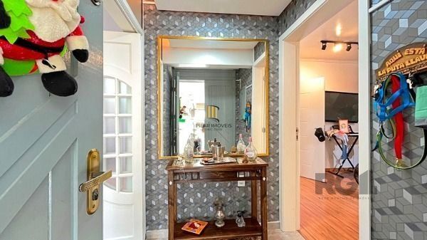 Casa em Porto Alegre, no bairro Ipanema, com 4 dormitório(s), e 4 banheiros, à venda.