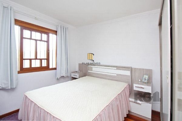 Casa em Porto Alegre, no bairro Belém Novo, com 3 dormitório(s), e 3 banheiros, à venda.