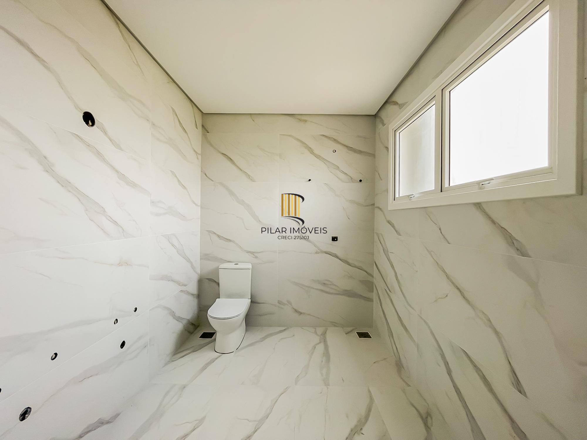 No Mirante do Lago, excelente residência com 3 suítes