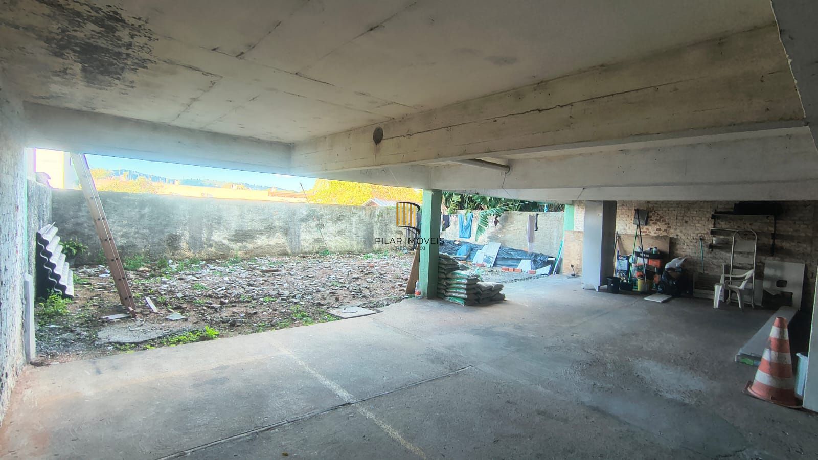 Apartamento térreo com um dormitório, com suíte, totalmente mobiliado no bairro Camaquã