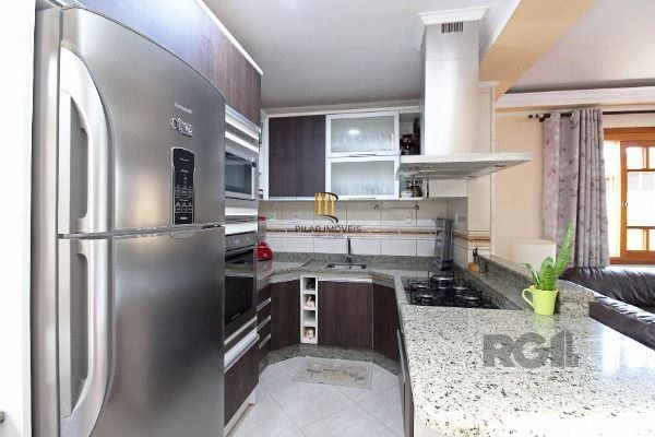 Casa em Porto Alegre, no bairro Belém Novo, com 3 dormitório(s), e 3 banheiros, à venda.