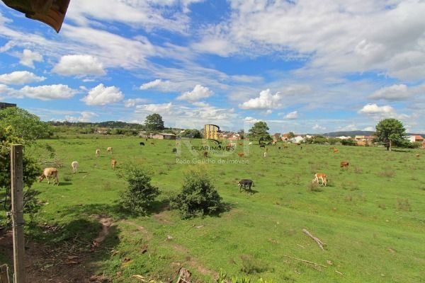 Casa em Porto Alegre, no bairro Hípica, com 2 dormitório(s), e 2 banheiros, à venda.