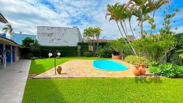 Casa em Porto Alegre, no bairro Ipanema, com 3 dormitório(s), à venda.