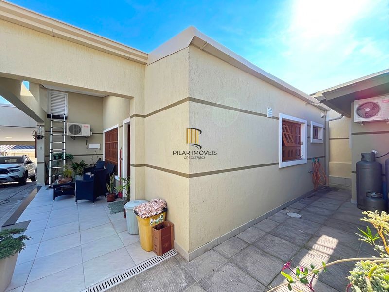 Ótima casa térrea com 4D, piscina e garagem fechada para 2 carros no Jardim Medianeira.