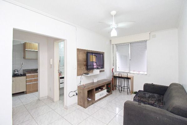 Apartamento em Porto Alegre, no bairro Cavalhada, com 1 dormitório(s), e 1 banheiros, à venda.