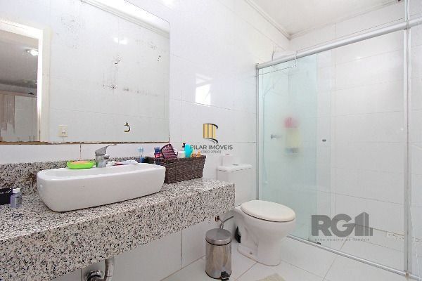 Casa em Porto Alegre, no bairro Hípica, com 3 dormitório(s), e 3 banheiros, à venda.