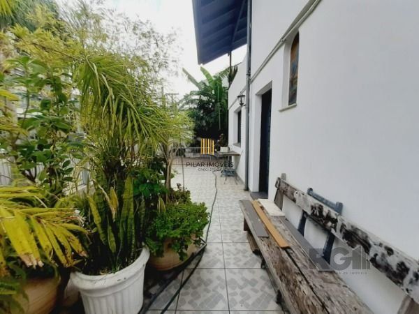 Casa 4 dormitórios no bairro Menino Deus