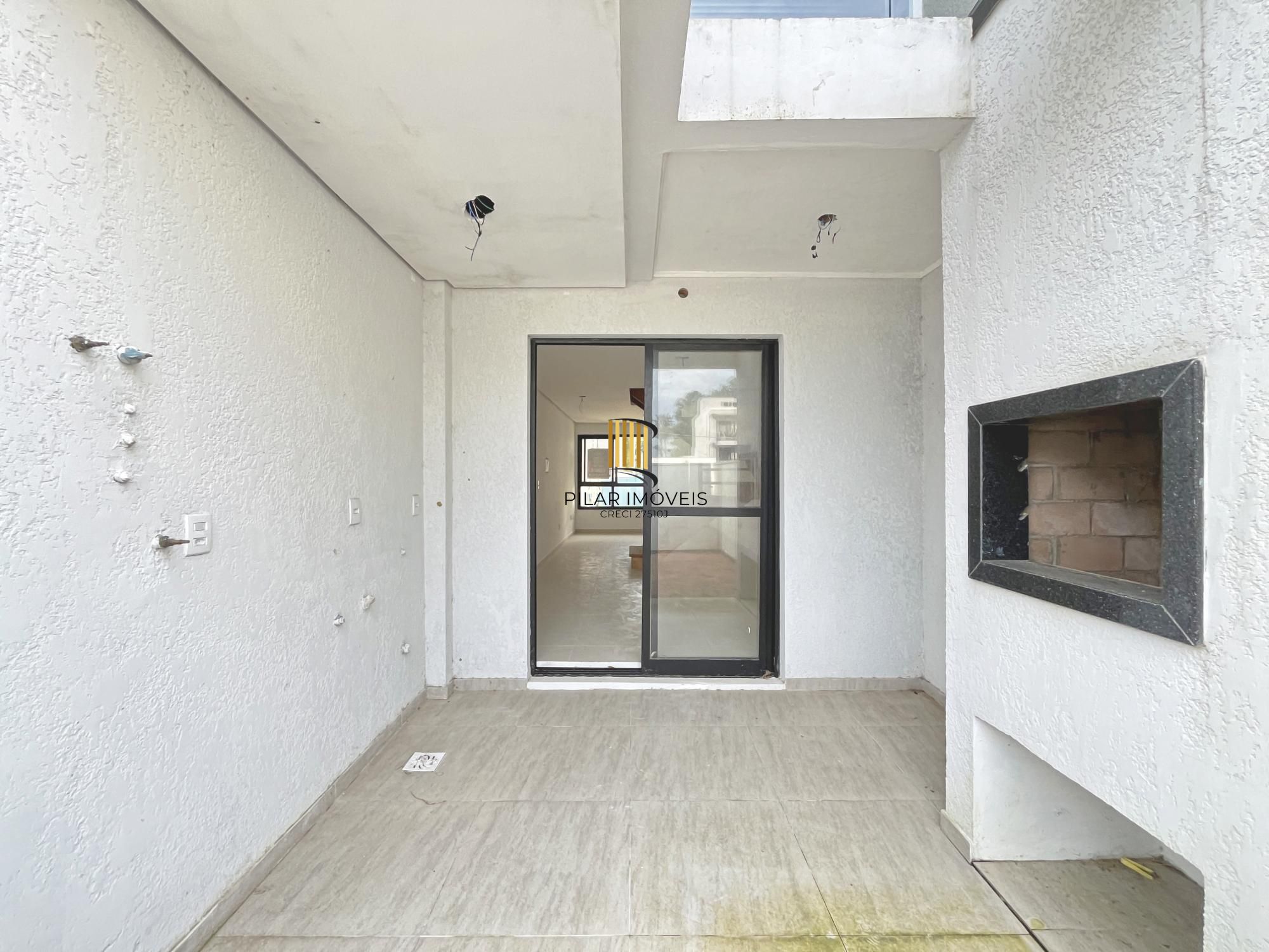 Casa em Porto Alegre, no bairro Hípica, com 2 dormitório(s), e 2 banheiros, à venda.