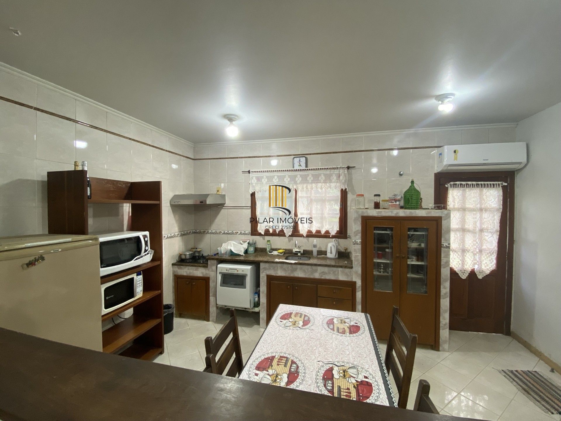 Casa 4 dormitórios no bairro Lami