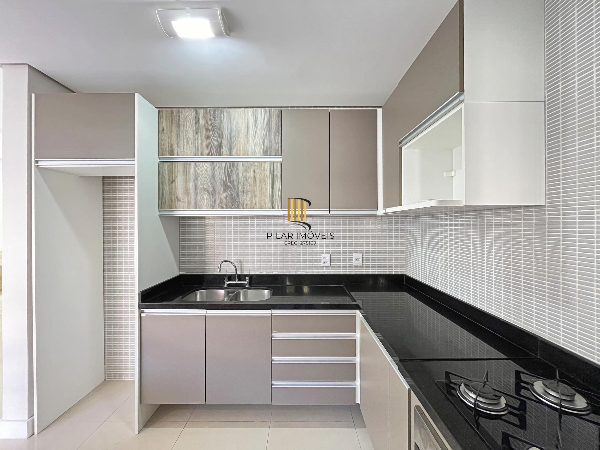 Casa 3 dormitórios no bairro Hípica