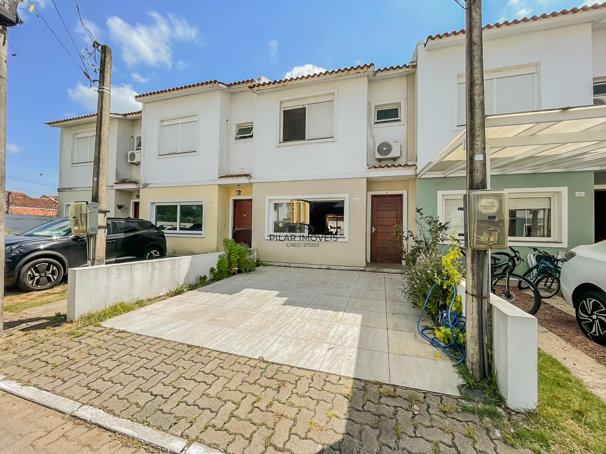 Viva com Conforto e Lazer: Sobrado Impecável com Piscina Privativa