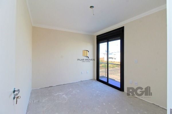 Casa em Porto Alegre, no bairro Hípica, com 3 dormitório(s), e 3 banheiros, à venda.