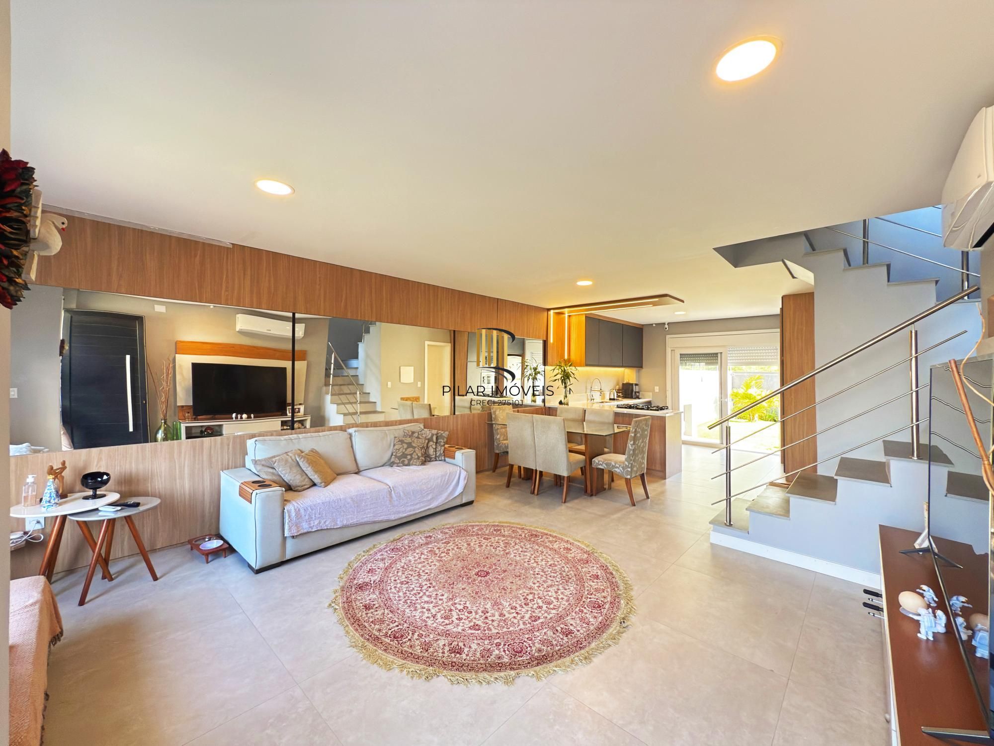 Casa moderna com 3 dormitórios com pátio grande e vista para o Rio Guaíba!