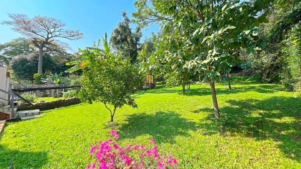 Casa em Porto Alegre, no bairro Nonoai, com 4 dormitório(s), à venda.