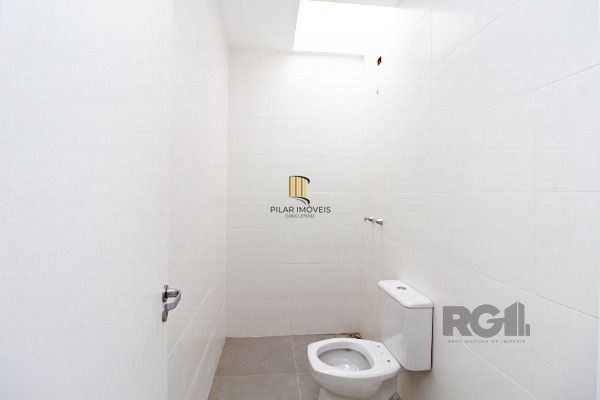Sobrado para Venda - 100m², 3 dormitórios, sendo 3 suites, 2 vagas - Portal Do Guarujá