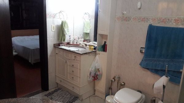 Casa para Venda - 300m², 3 dormitórios, sendo 3 suites, 4 vagas - Espirito Santo